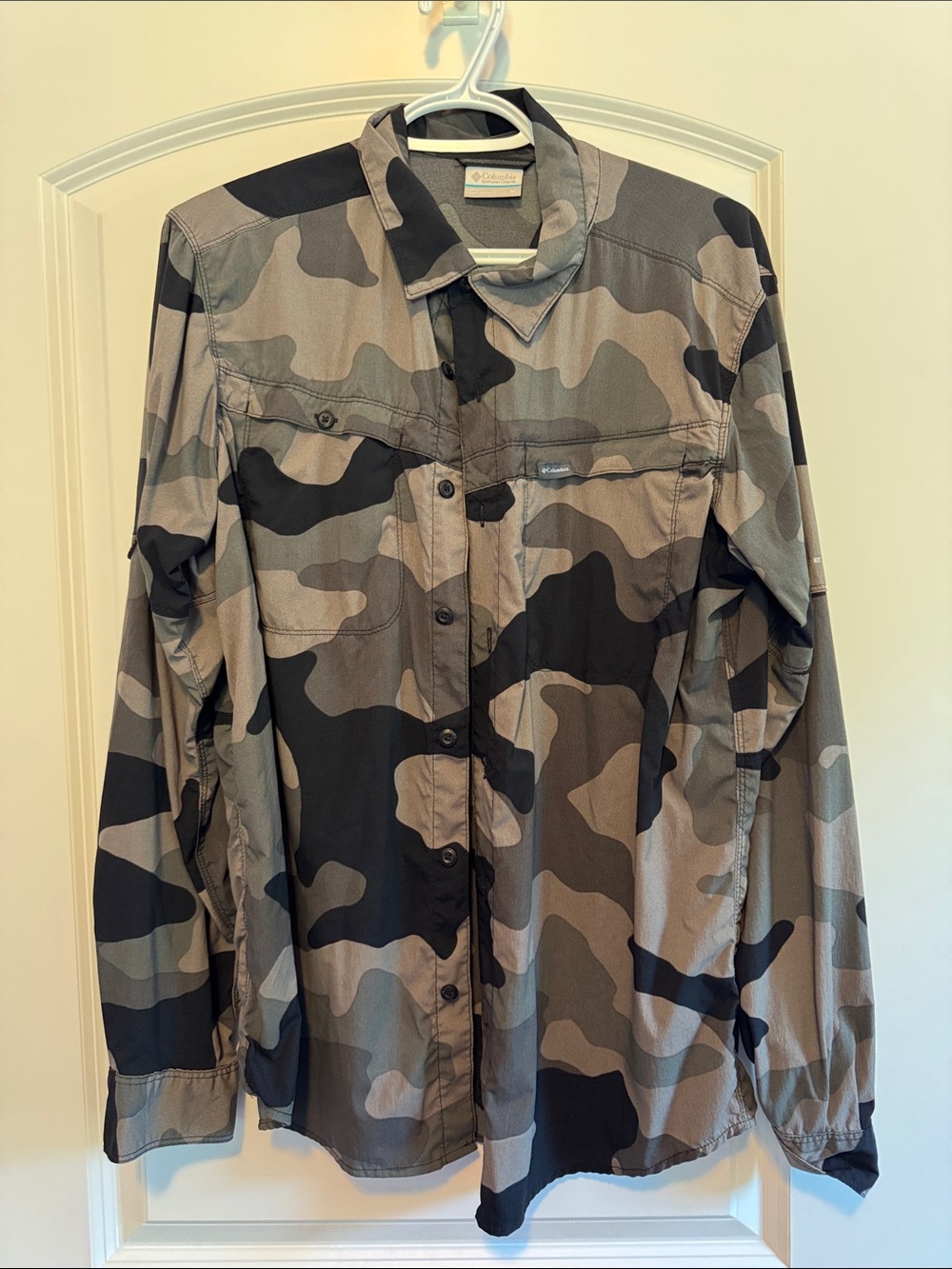 Columbia Men’s Gray & Black Camo Button-Down Shirt